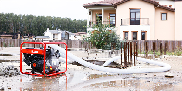 Откачка воды мотопомпой PG 1000 T. откачка-воды.jpg